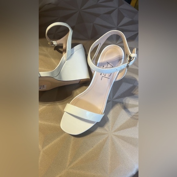NWT AGL White Heels - Picture 3 of 7
